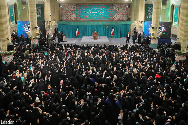 زن، کارگزار خانه نیست، مدیر است