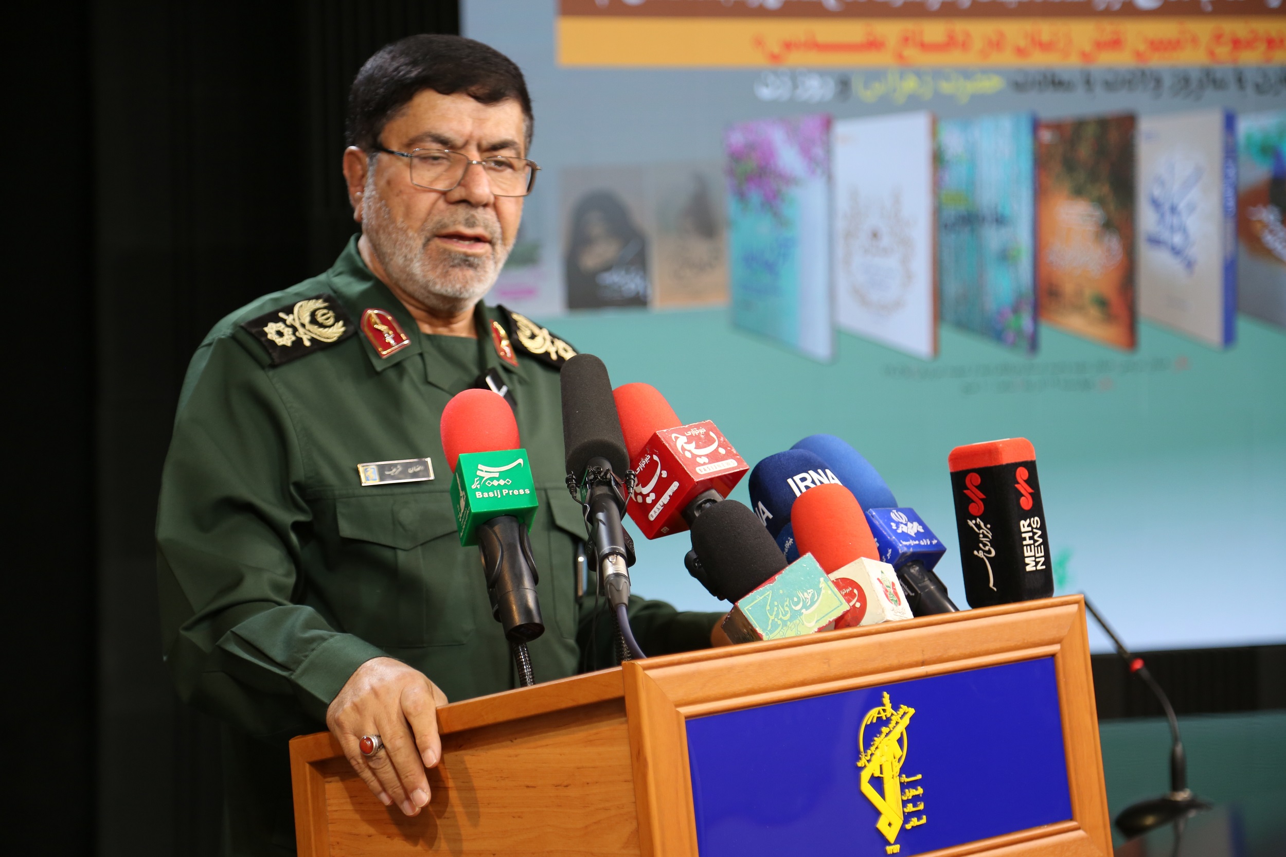 دشمن با تمرکز بر حوزه زنان به دنبال انتقام از انقلاب است / در تصویرسازی هنرمندانه نقش زنان در جنگ کوتاهی کرده‌ایم