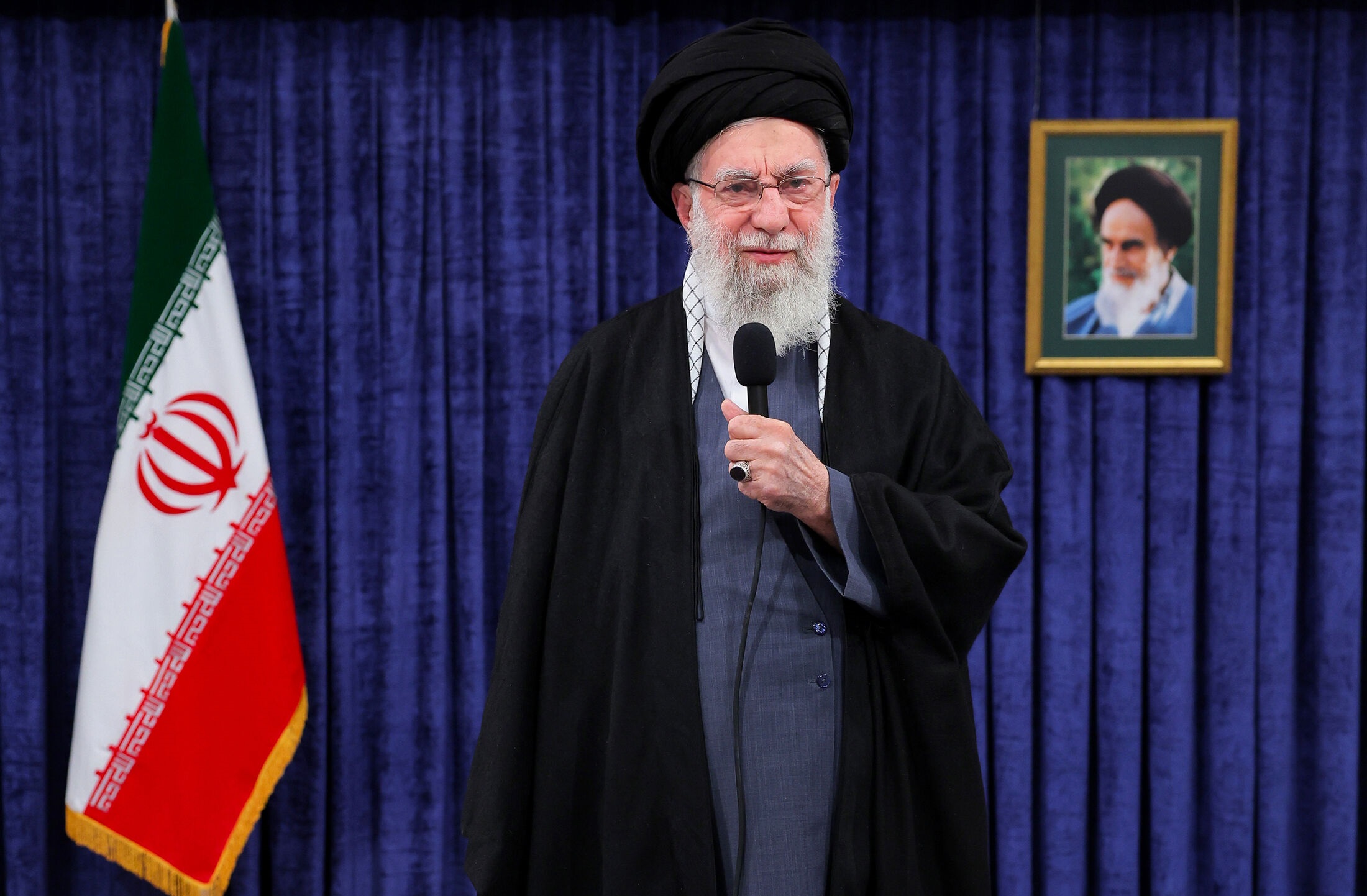 روز ۲۲ بهمن دشمن را مأیوس کنید